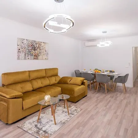 Near The Centre + Free Parking Apartment