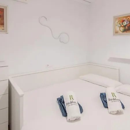 Near The Centre + Free Parking Apartment *