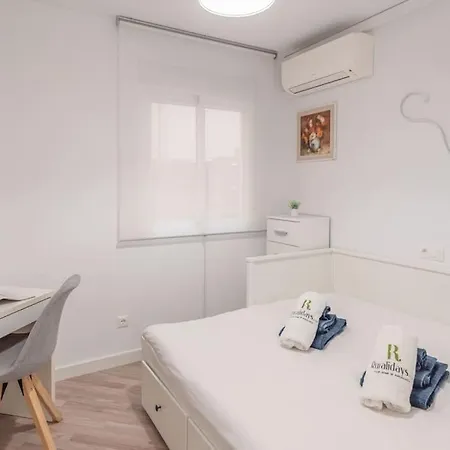 Near The Centre + Free Parking Apartment *
