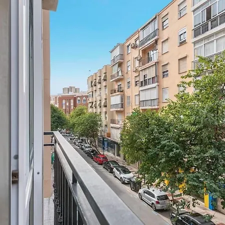Near The Centre + Free Parking *